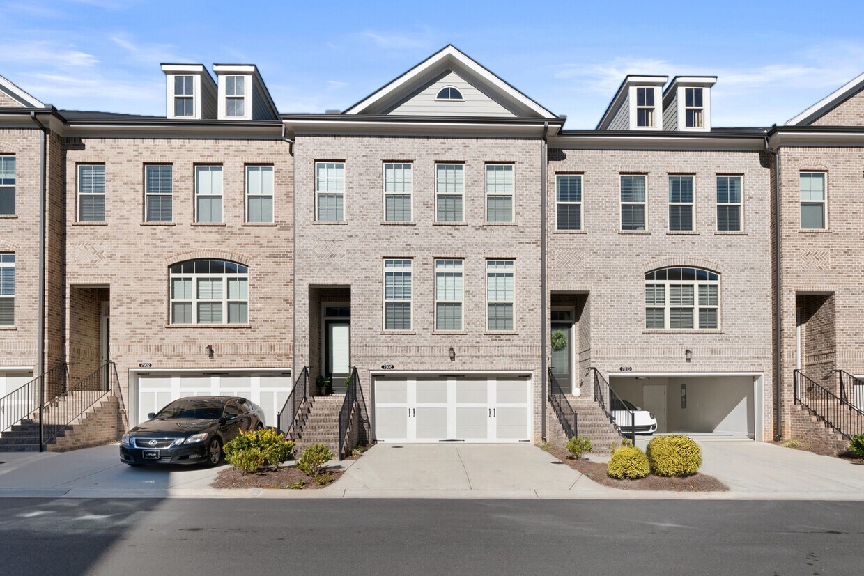 7906 Laurel Crest Dr, Johns Creek, GA 30024 Townhome Rentals in Johns