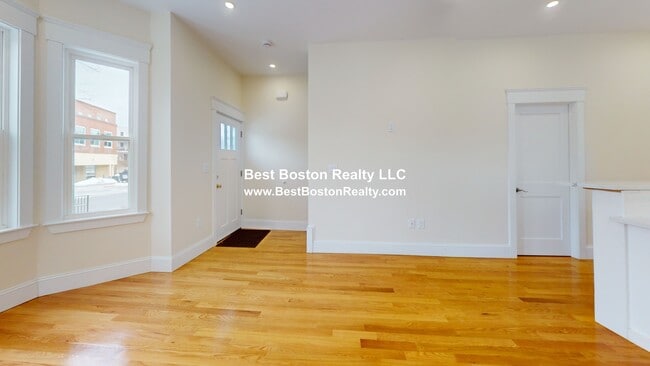 Building Photo - 244 Somerville Ave