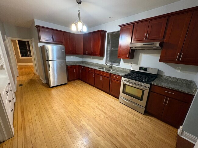 Foto del edificio - 4622 S Troy St