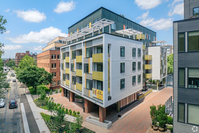 Building Photo - 605 Concord Ave