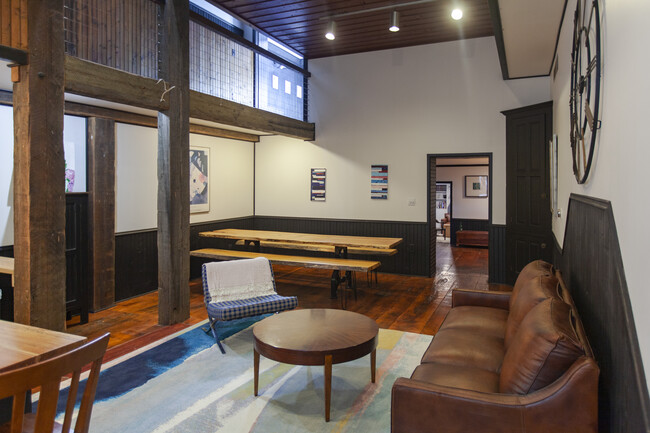 Foto del edificio - 440 E Marion St