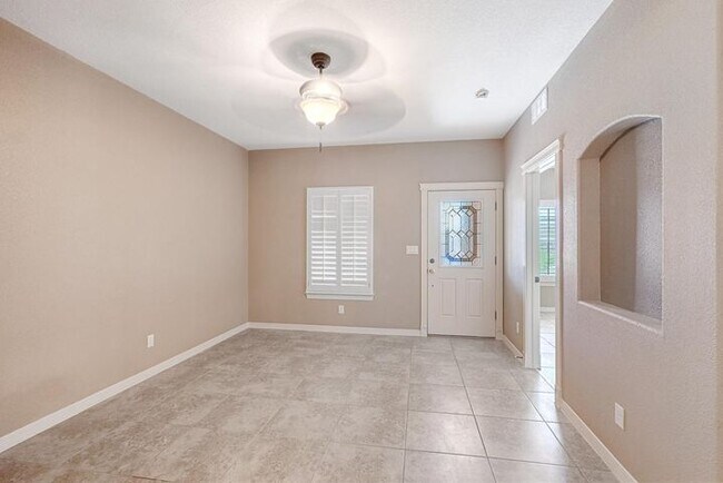 Building Photo - Far East: 4 BR 2 BA Refrigerated AC