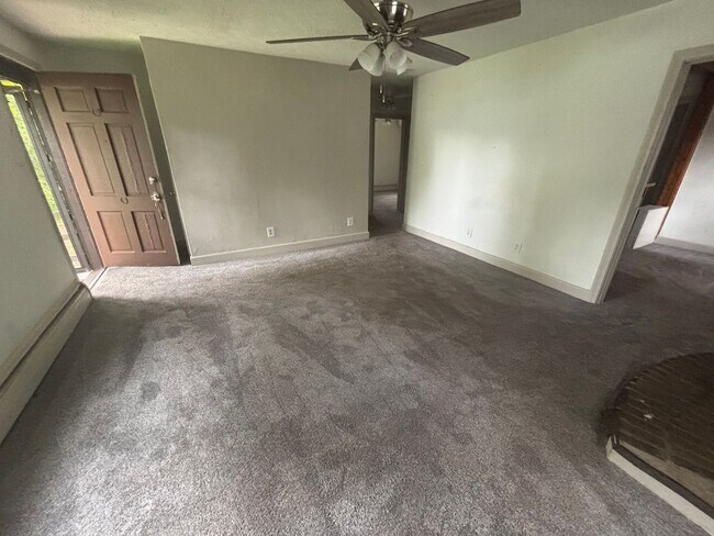 Foto del edificio - Charming 3 Bedroom 1 Bathroom Cape Cod Loc...
