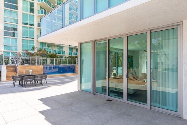 Foto del edificio - 300 Sunny Isles Blvd
