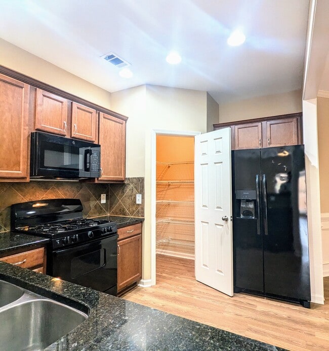 Building Photo - 300 Knelston Oak Dr NE