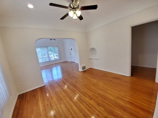 Foto del edificio - 435-437 N Hayworth Ave