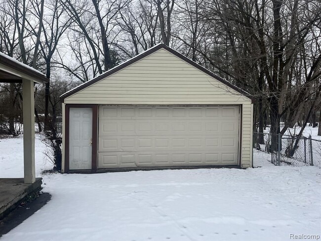Building Photo - 21775 Fairway Dr