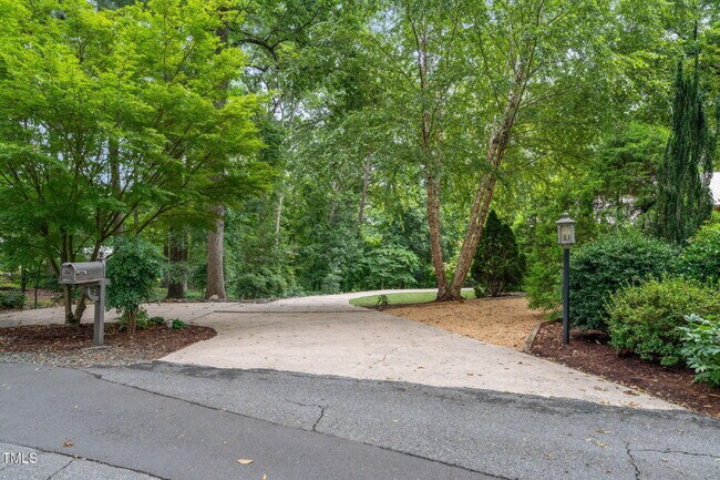 Foto del edificio - 100 Laurel Hill Cir