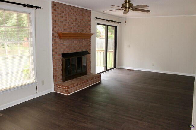 Foto del edificio - 1004 Ridge Cir S
