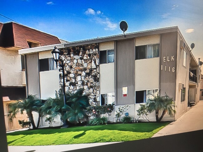 Building Photo - 1116 E Elk Ave