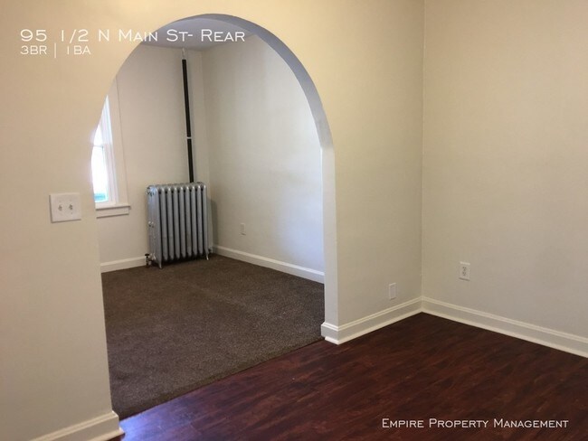 Foto del edificio - 95 N Main St