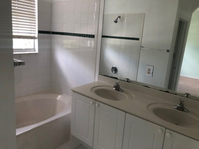 Building Photo - 3206 Merrick Ter