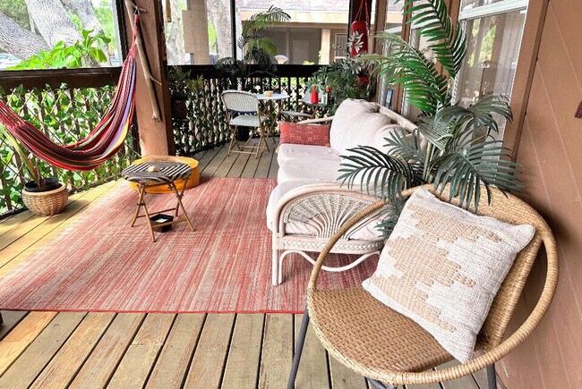 Foto del edificio - 6281 Treetop Dr