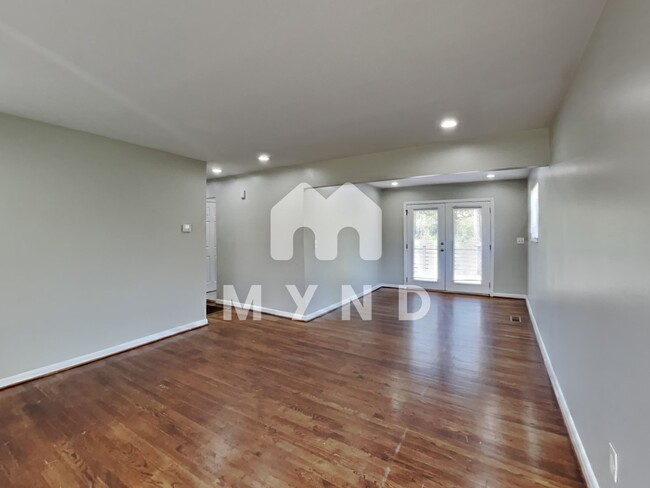 Building Photo - 212 7th Ave