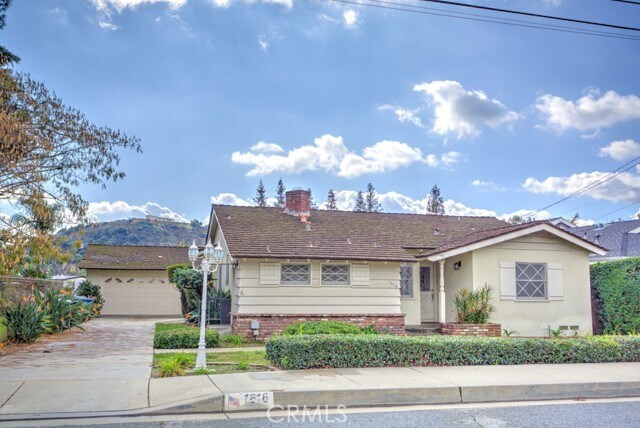 Foto principal - 1616 Zara St E