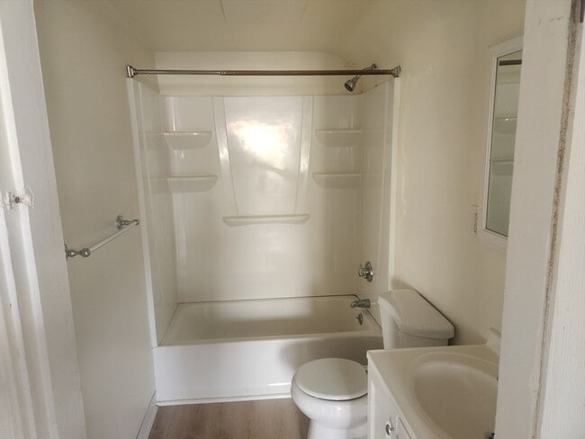 Building Photo - 19 Lunenburg St