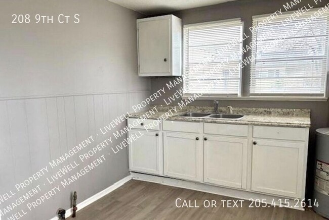 Building Photo - 208 9th Ct S