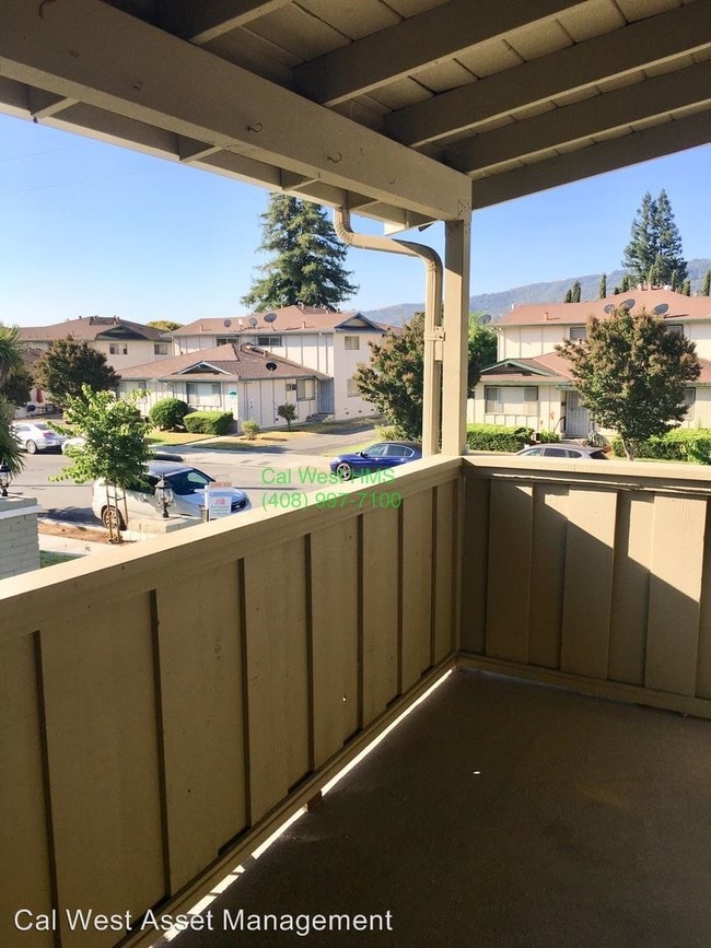 Building Photo - 2 br, 1 bath House - 1231 Juniper Drive #E