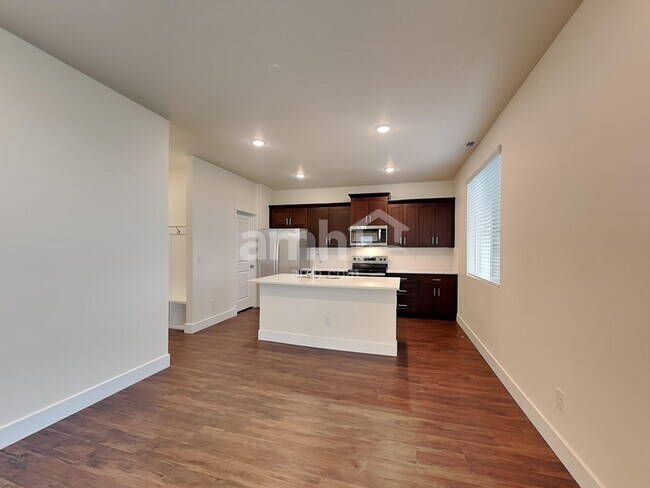 Building Photo - 3112 N Vigo Ave
