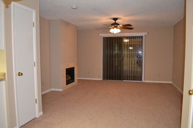Building Photo - 464 Woodside Trail
