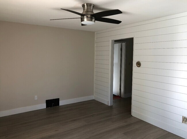 Living room - 96 N 300 W