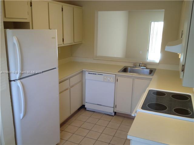Building Photo - 309 Palm Cir E