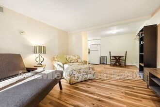 Building Photo - 1 Manila St