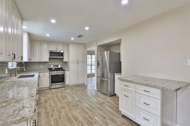 Foto del edificio - 2706 Stetson Ln