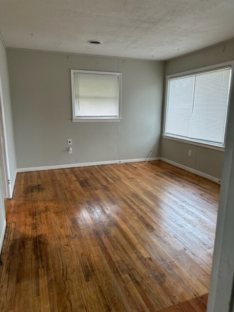 Building Photo - 302 E Espinosa St