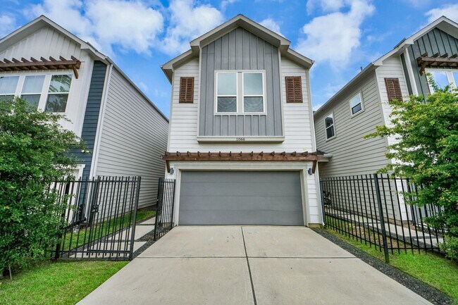 Building Photo - 1066 Mansfield St