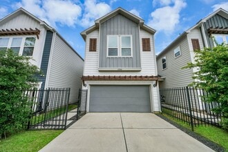 Building Photo - 1066 Mansfield St