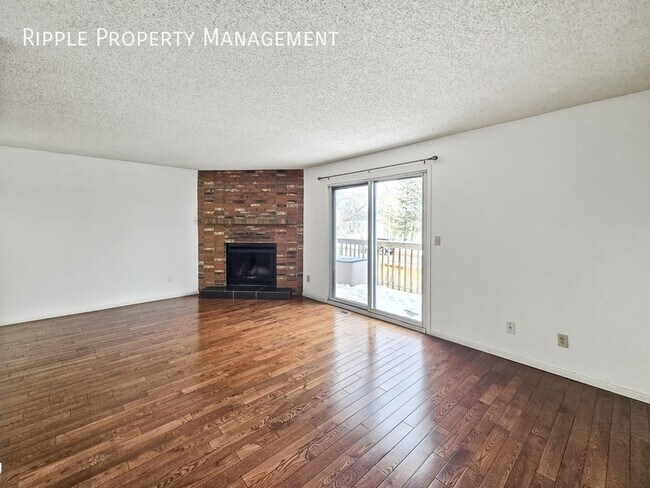 Photo du bâtiment - Modern 3 Beds, 1.5 Baths Main Floor/ Upper | No Pets Allowed