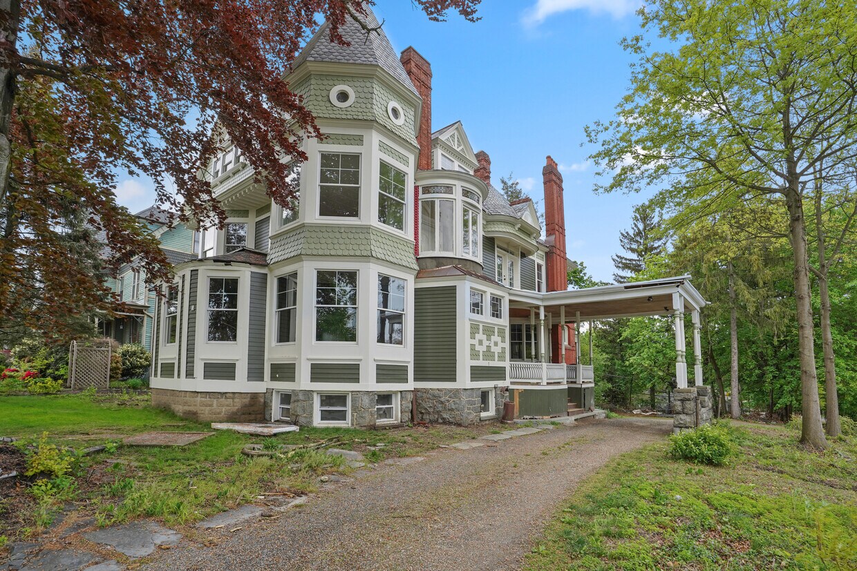 Primary Photo - 1 Franklin Pl