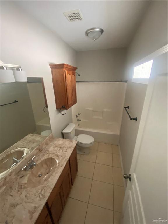 Building Photo - 3127 Scottland Dr