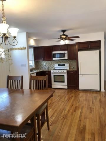 Building Photo - 1 br, 1 bath Duplex - 379 Manhattan St
