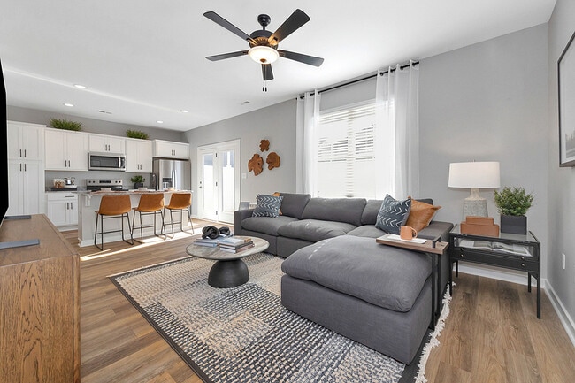 Building Photo - VLux Madison