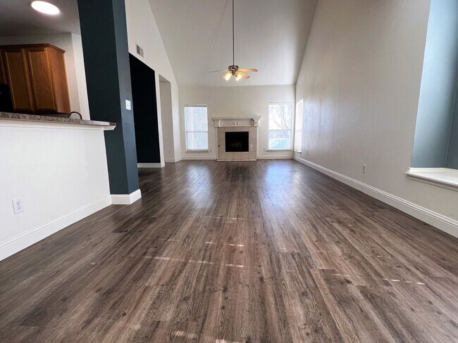 Building Photo - Beautiful home!