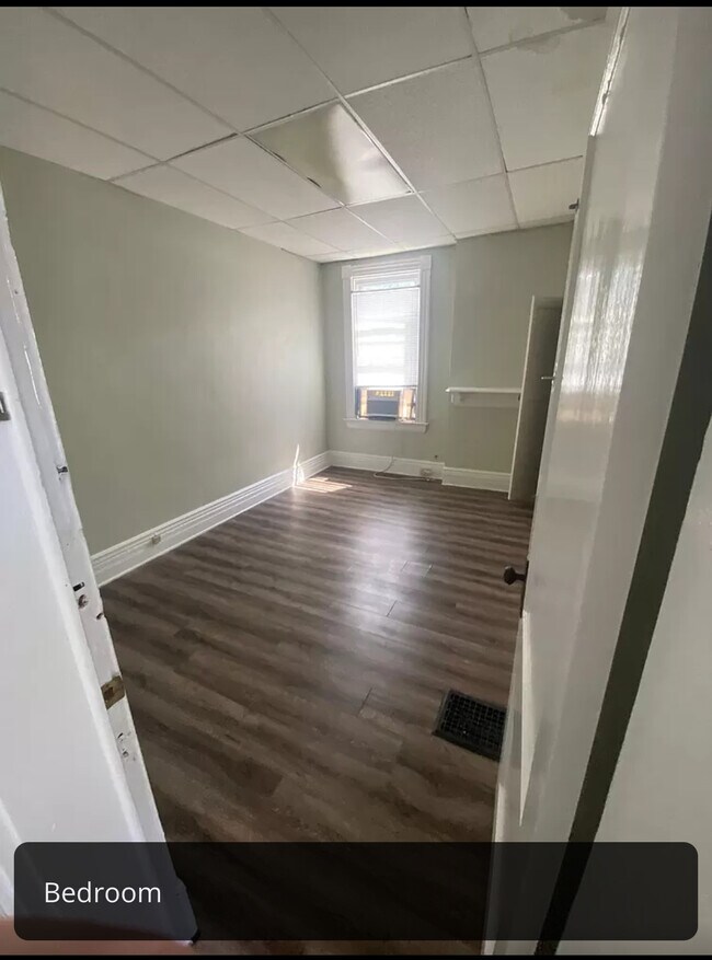 Bedroom - 2320 W Clifton Ave