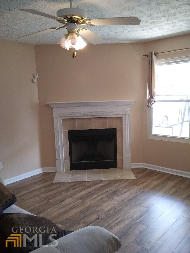 Building Photo - 537 Melrose Dr