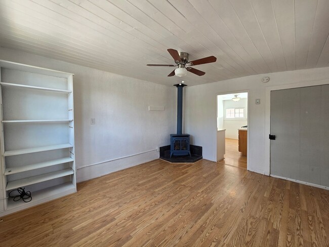Building Photo - 310 Staab St