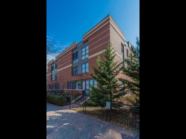 Foto del edificio - 1852 Clarendon Blvd