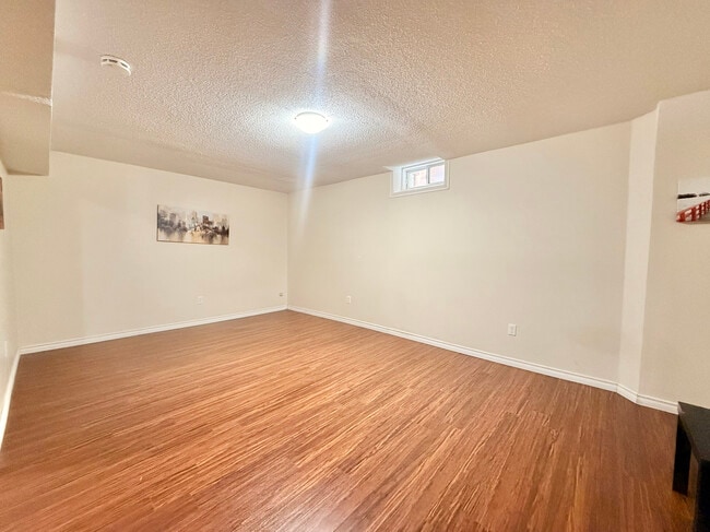 Building Photo - 2 BED - 1 BATH - MISSISSAUGA - BASEMENT