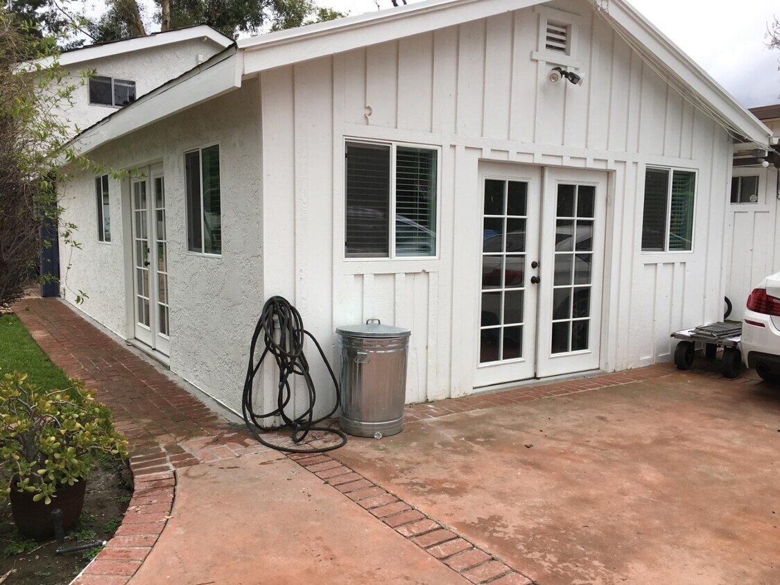 Foto principal - 5653 Calvin Ave