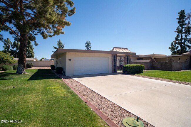 Building Photo - 17453 N 106th Ave