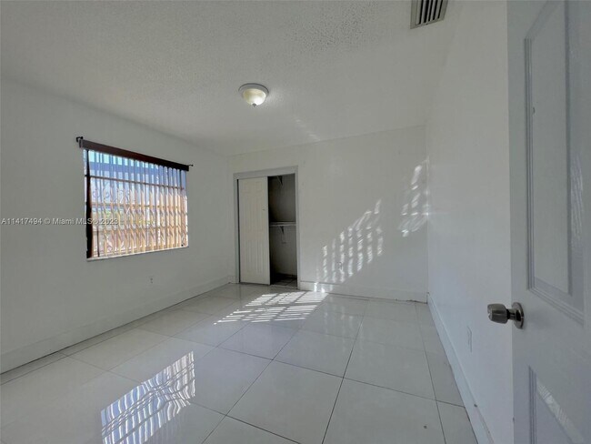 Foto del edificio - 2625 SW 33rd Ave