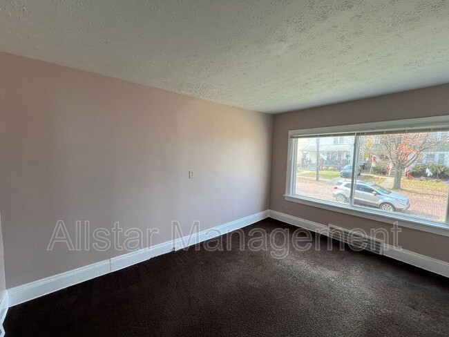 Building Photo - 3043 W 116th St