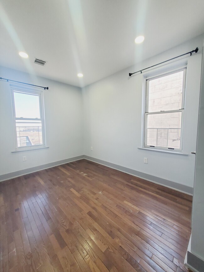 156 Randolph Ave 2 - 156 Randolph Ave