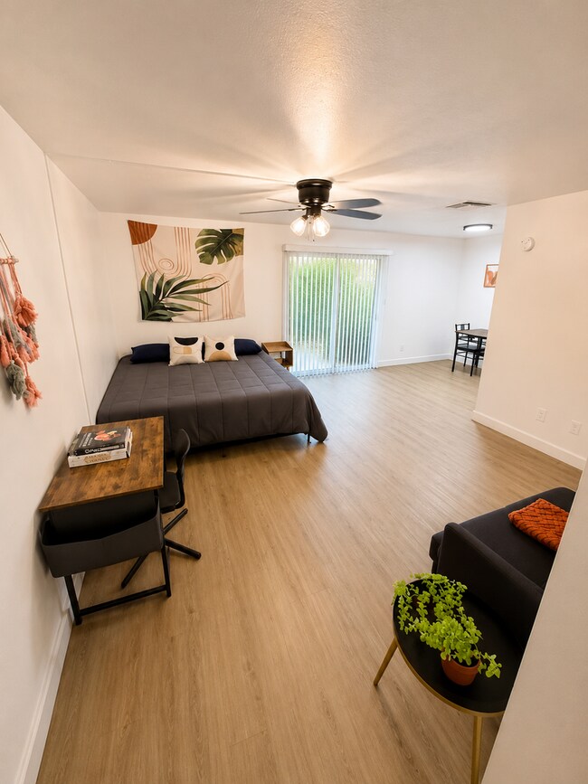 Foto del edificio - 302 E Monte Vista Rd