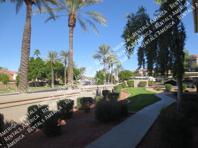 Foto del edificio - 3830 E Lakewood Pkwy E