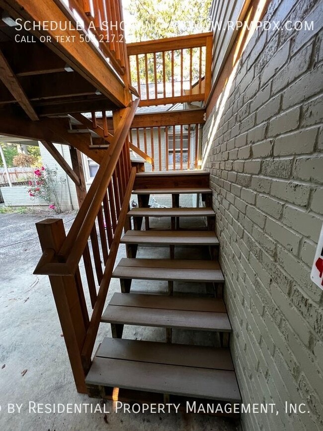 Building Photo - 9810 SW 55th Ave